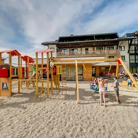 Szálloda Almhotel Kaernten 4*