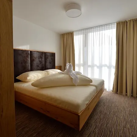Hotel Almhotel Kaernten 4*