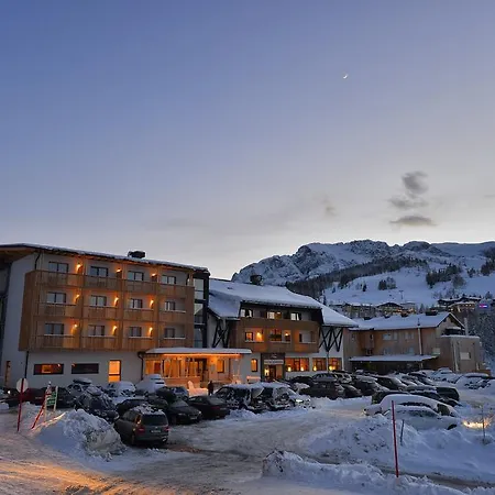 Almhotel Kaernten Szálloda