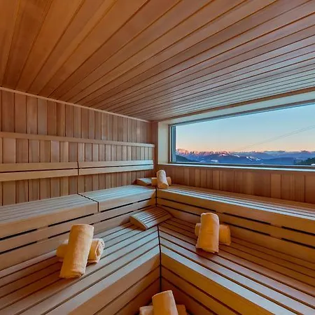Almhotel Kaernten ホテル