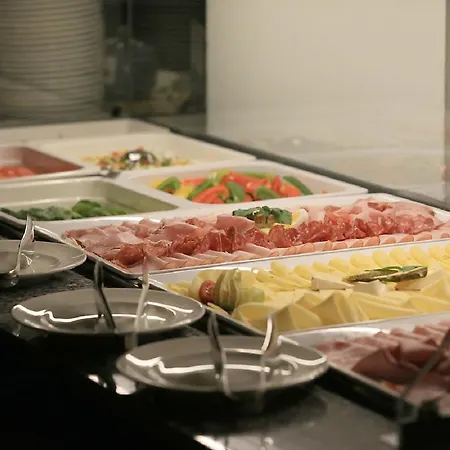 ホテル Almhotel Kaernten 4*